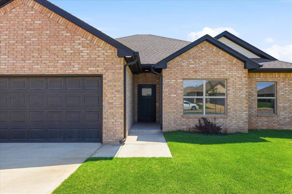 704 N Cottontail WAY, Mustang, OK 73064