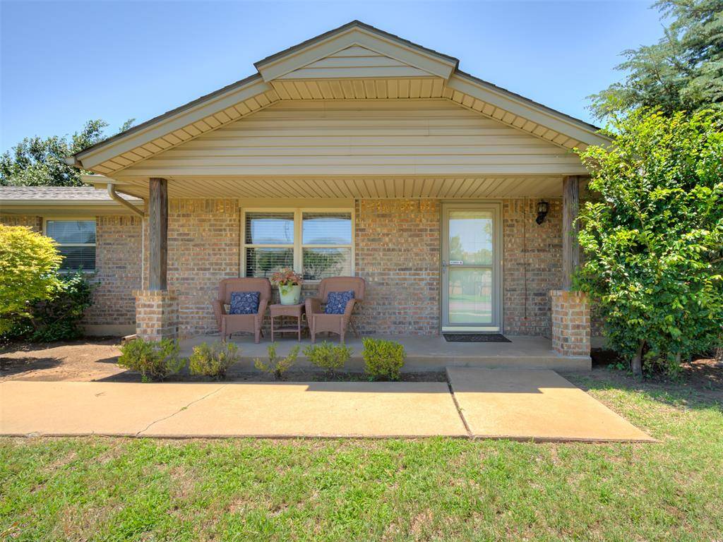601 SW 9th ST, Moore, OK 73160