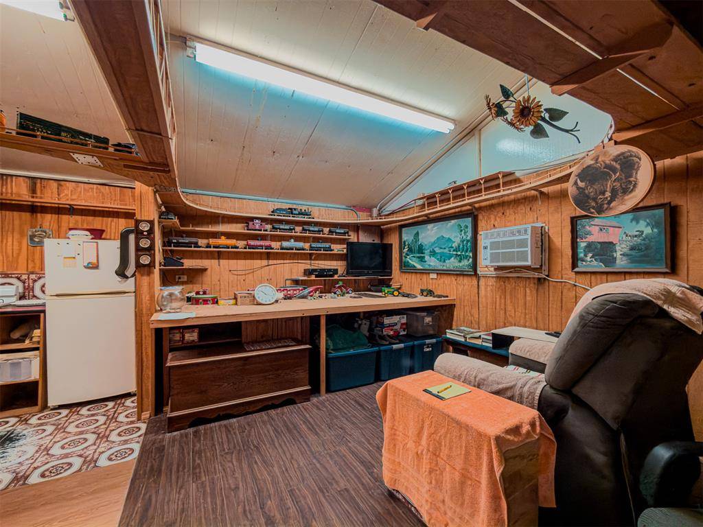 27115 W County Road 1442 RD, Cement, OK 73017