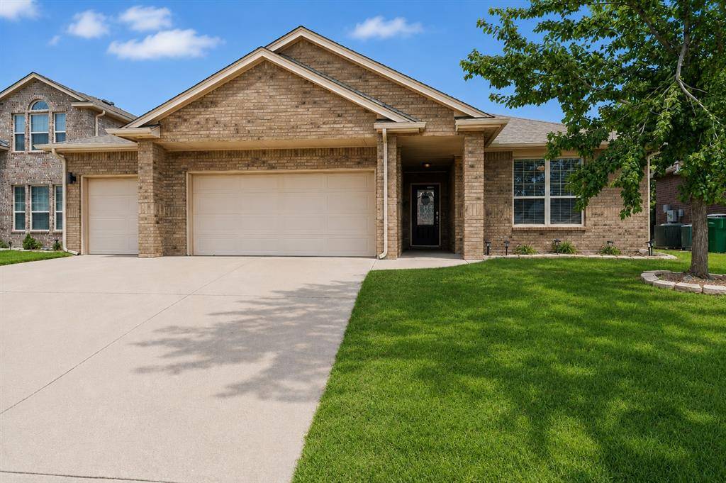 9712 Allie Hope LN, Yukon, OK 73099