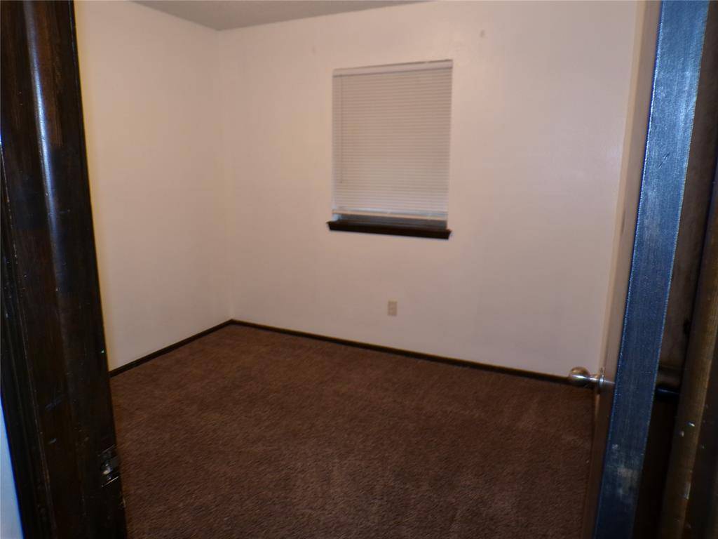 1049 NW 22nd ST, Moore, OK 73160