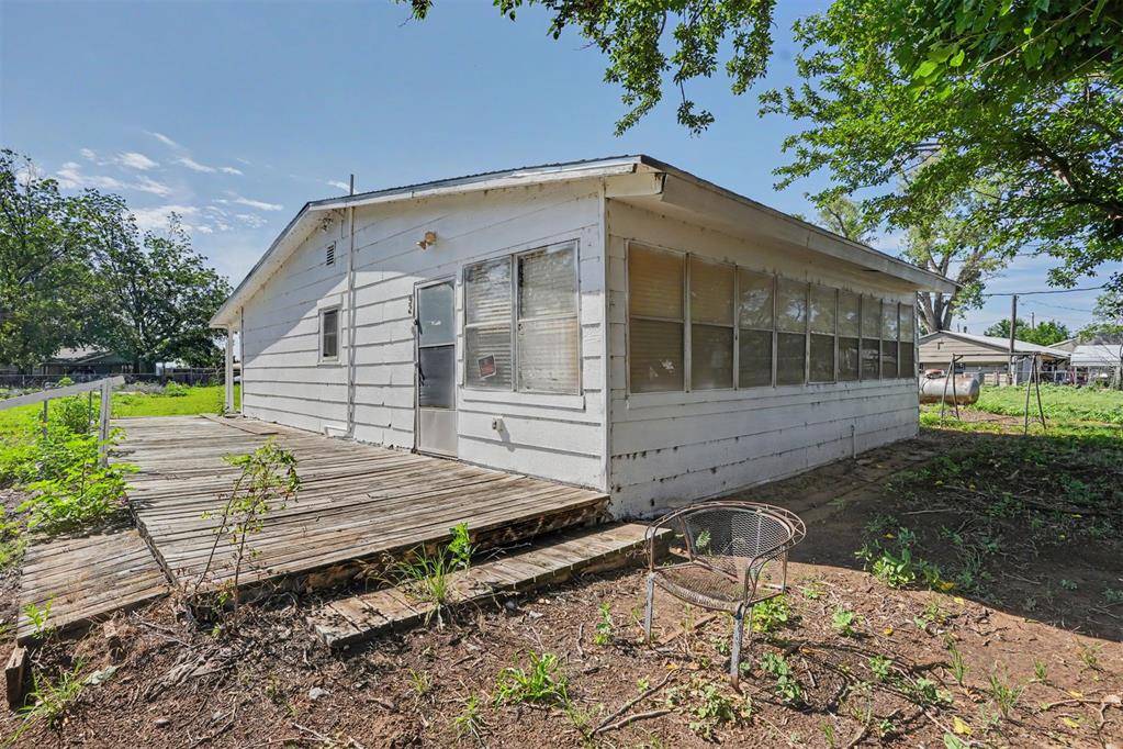 20456 E 1410 Rd #92, Lone Wolf, OK 73655