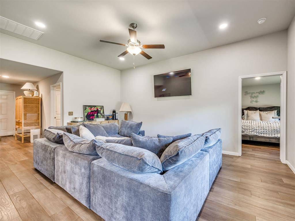 1104 NW 4th ST, Newcastle, OK 73065