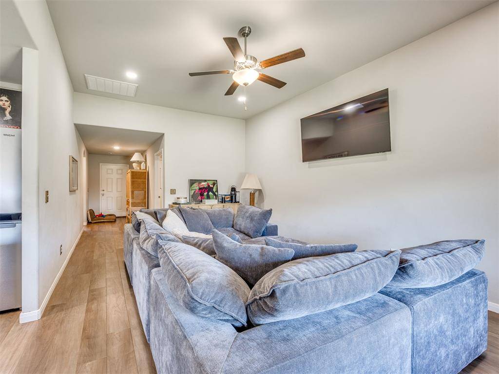1104 NW 4th ST, Newcastle, OK 73065