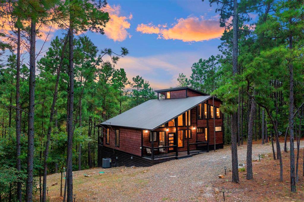 900 Timberline TRL, Broken Bow, OK 74728
