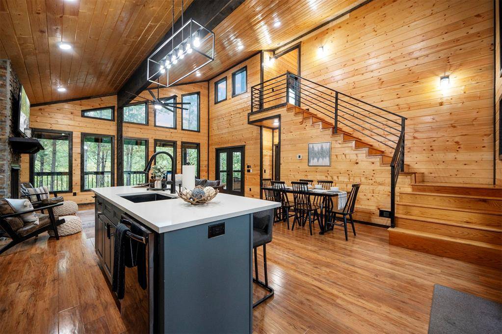 900 Timberline TRL, Broken Bow, OK 74728