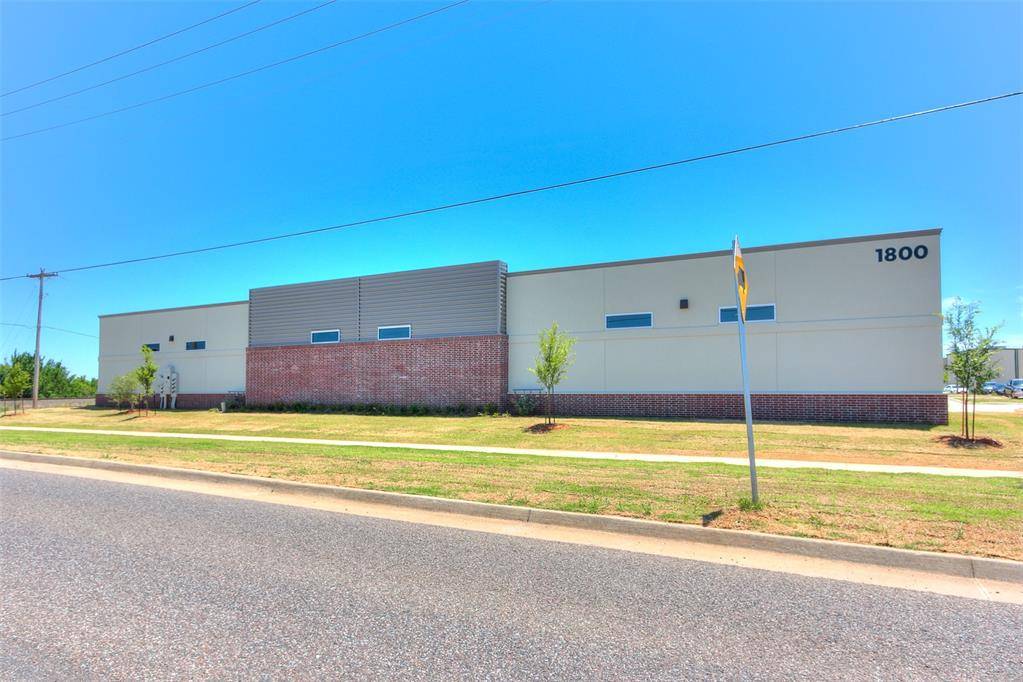 1800 W Tecumseh RD #104, Norman, OK 73069