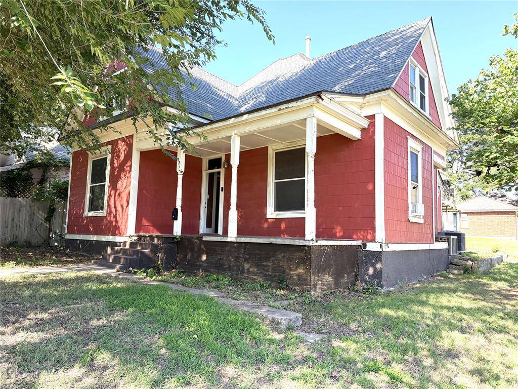 221 N Barker AVE, El Reno, OK 73036