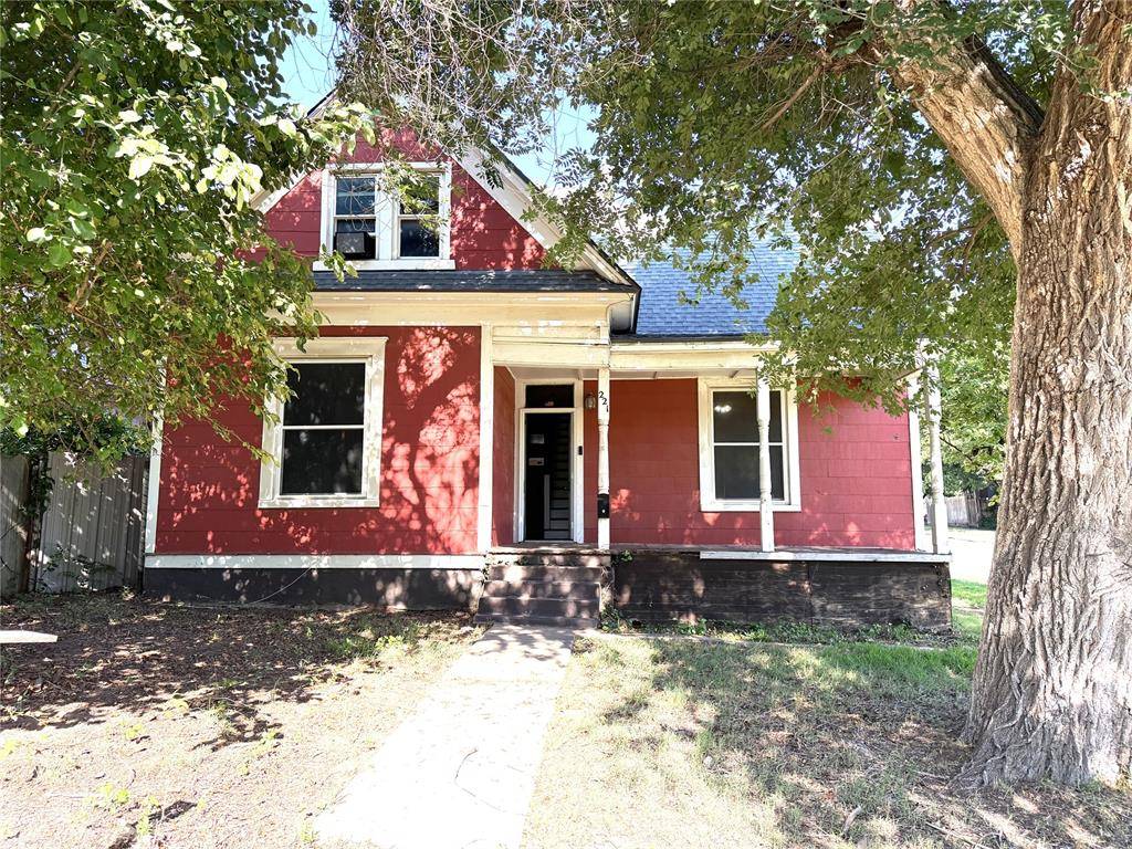221 N Barker AVE, El Reno, OK 73036