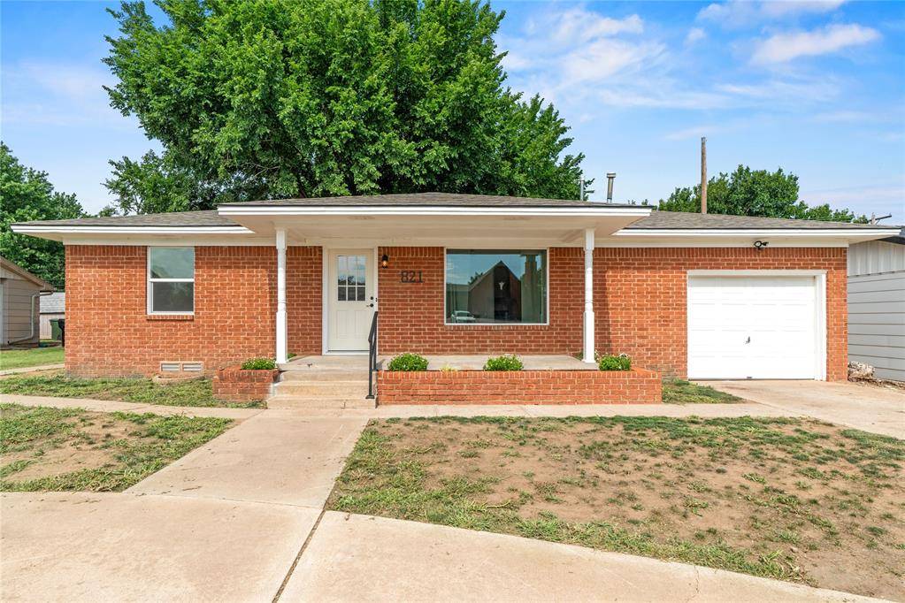 821 N Clarence Nash BLVD, Watonga, OK 73772