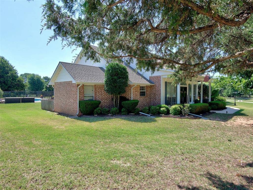 610 W Ridge DR, Tuttle, OK 73089