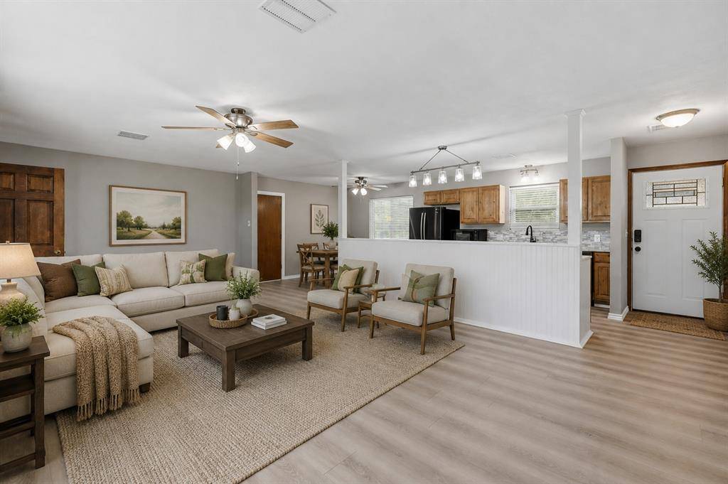 1910 Lake View DR, Perry, OK 73077