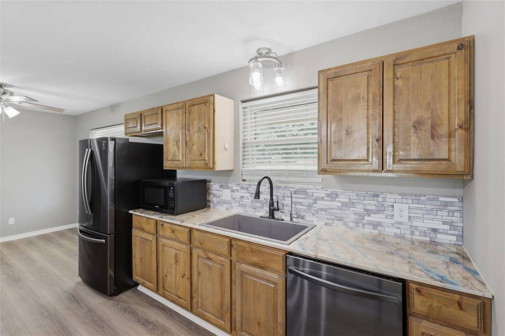 1910 Lake View DR, Perry, OK 73077