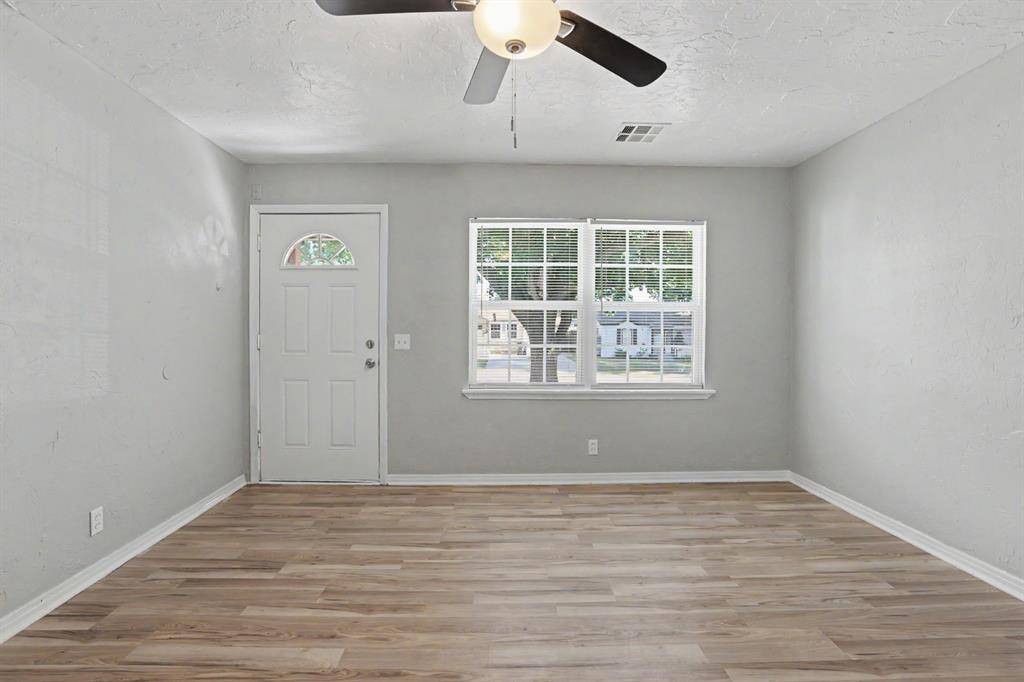 7215 NW 43rd ST, Bethany, OK 73008