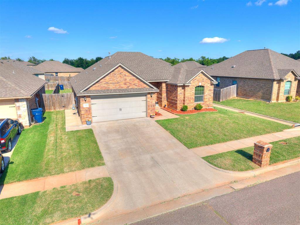 3208 Brookstone Lakes DR, Yukon, OK 73099