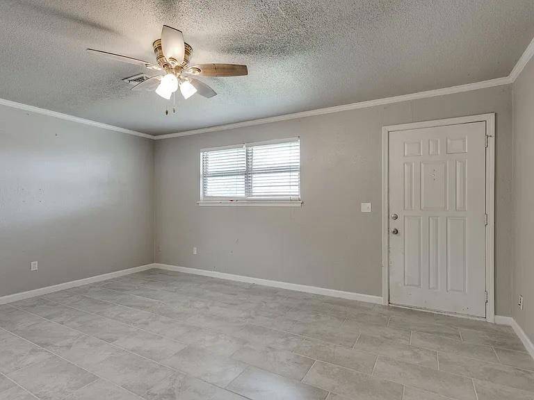 641 SW 15th ST, Moore, OK 73160