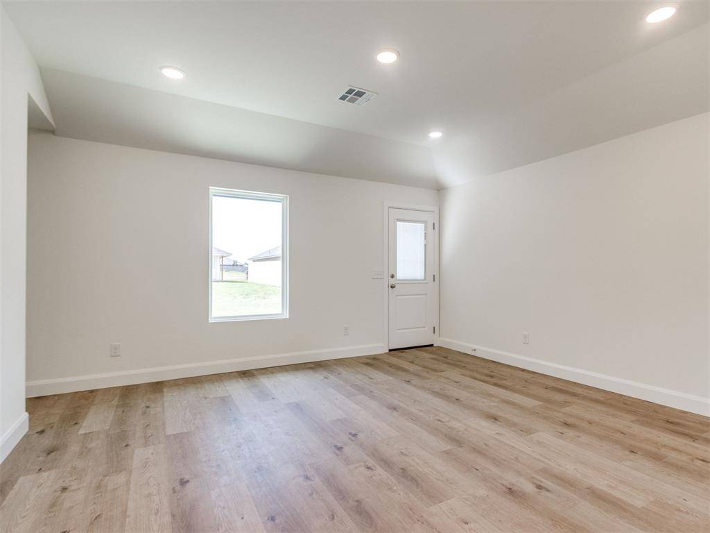 917 Hazy Brook CIR, Chickasha, OK 73018