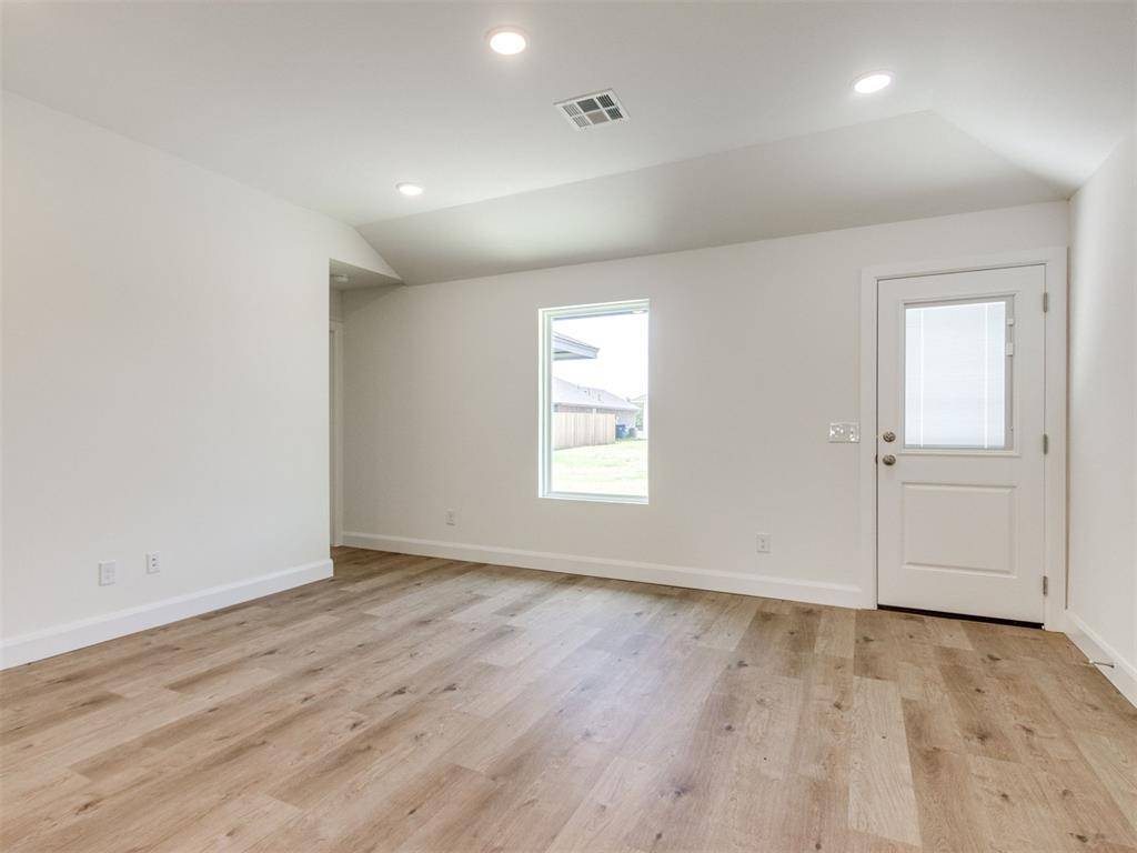 917 Hazy Brook CIR, Chickasha, OK 73018