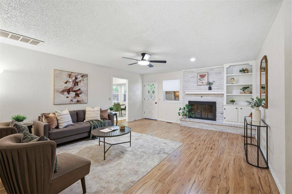 913 W Churchill WAY, Mustang, OK 73064