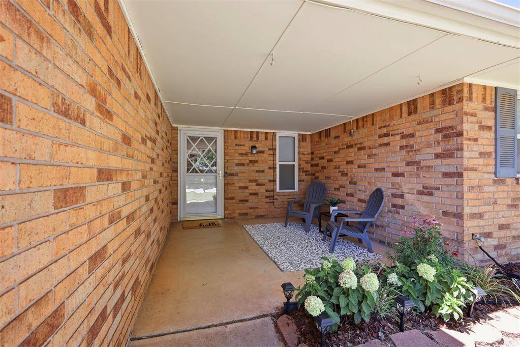 913 W Churchill WAY, Mustang, OK 73064