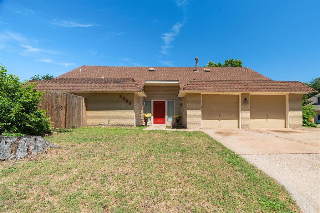 8900 Lansbrook LN, Oklahoma City, OK 73132