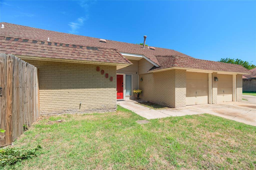 8900 Lansbrook LN, Oklahoma City, OK 73132