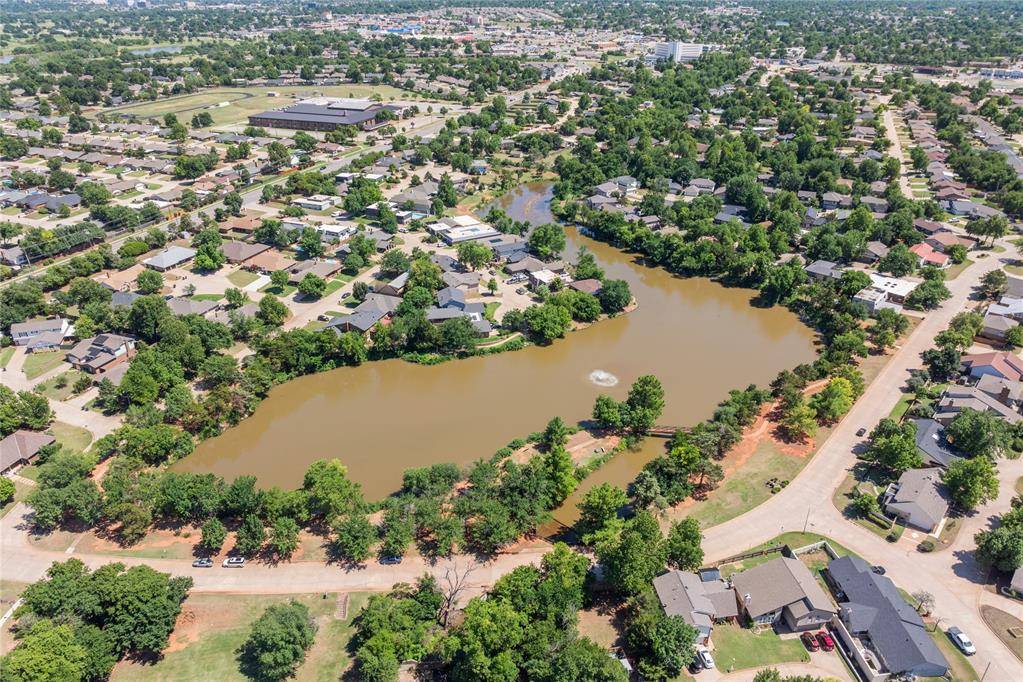 8900 Lansbrook LN, Oklahoma City, OK 73132