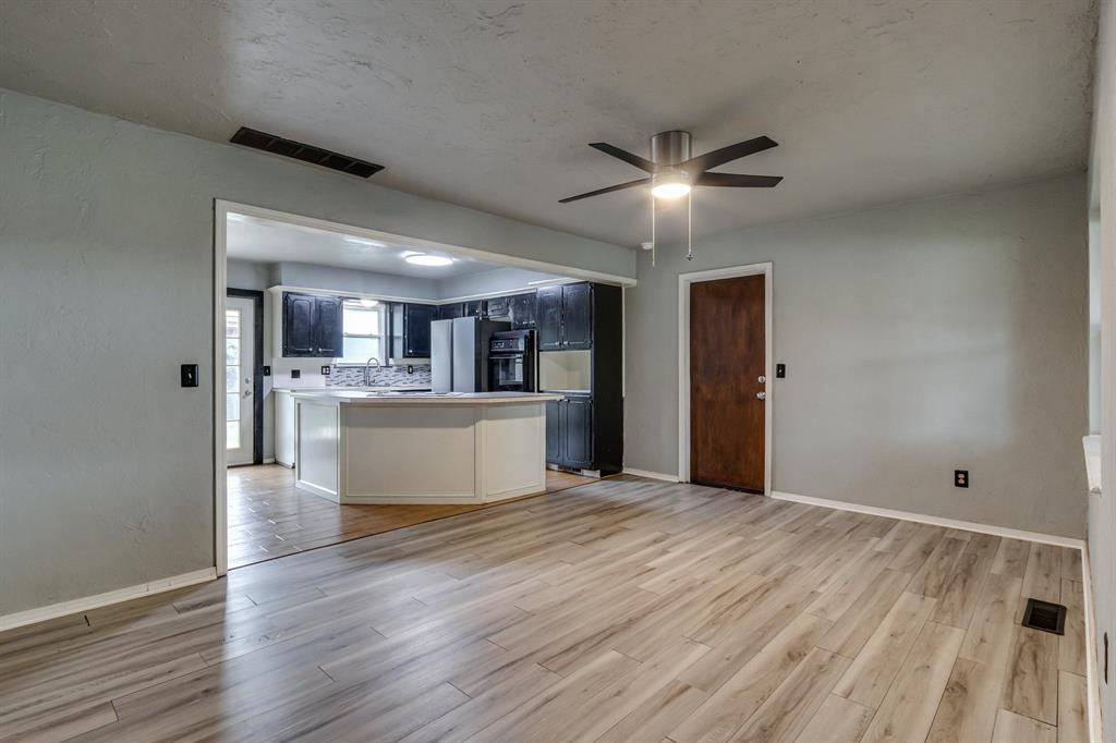 214 Del Mar DR, Yukon, OK 73099