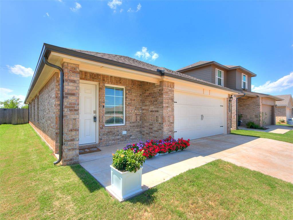 10613 Red Thistle DR, Oklahoma City, OK 73131