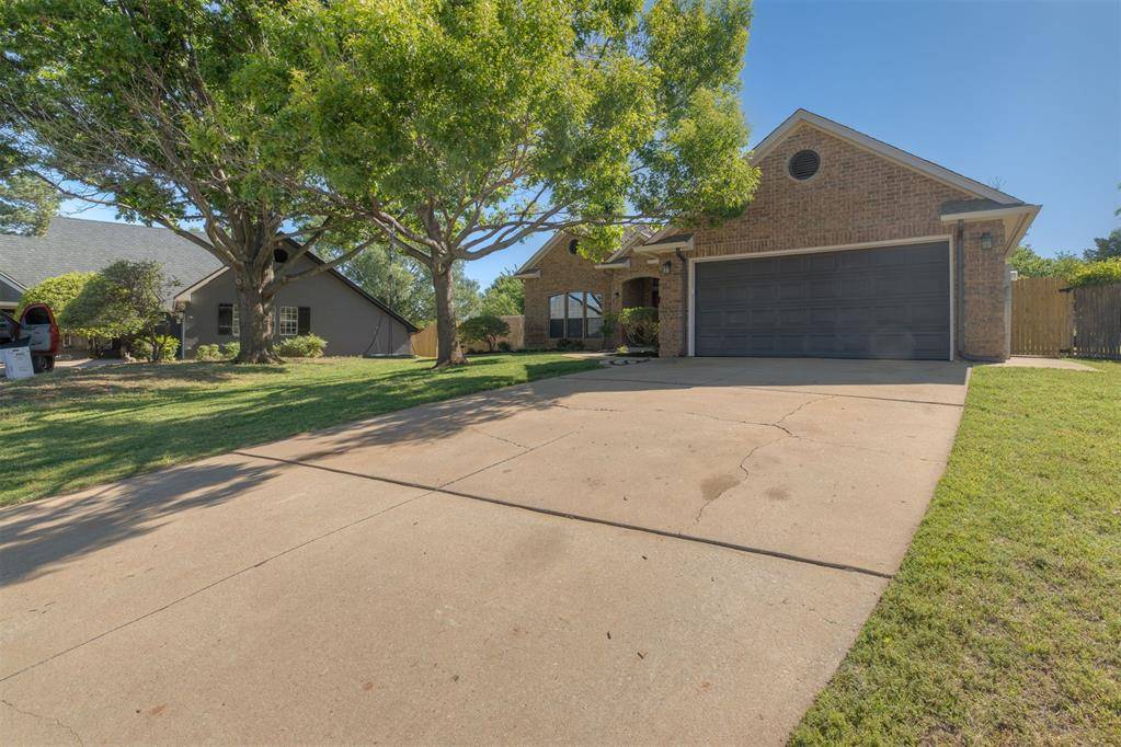 301 Whitman CT, Edmond, OK 73003