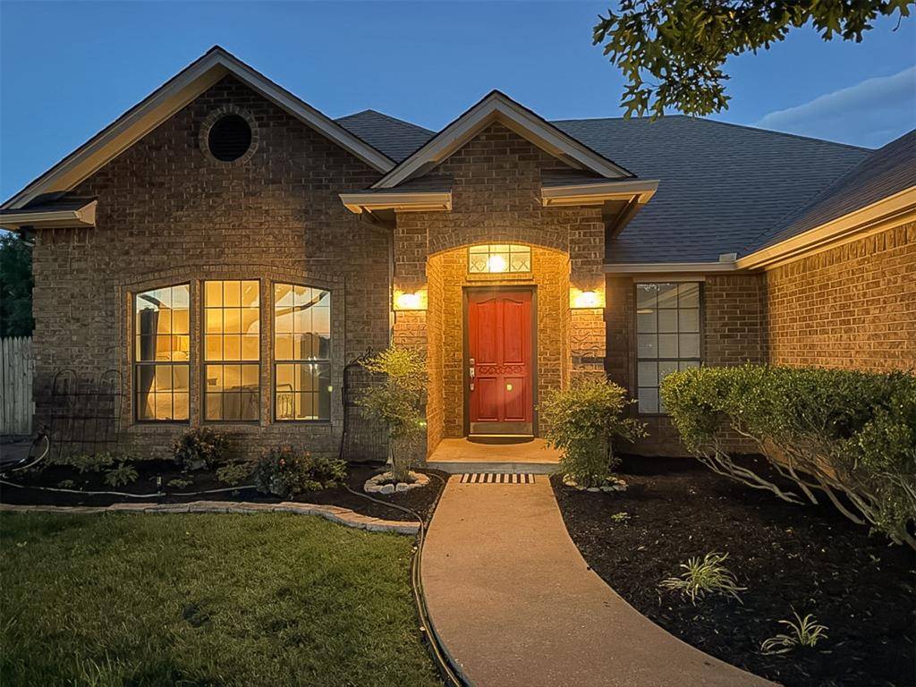 301 Whitman CT, Edmond, OK 73003