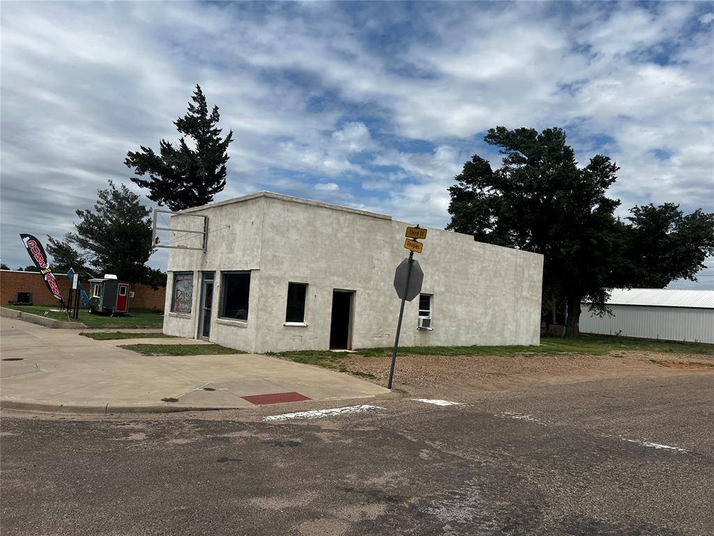 230 Douglas AVE, Beaver, OK 73932