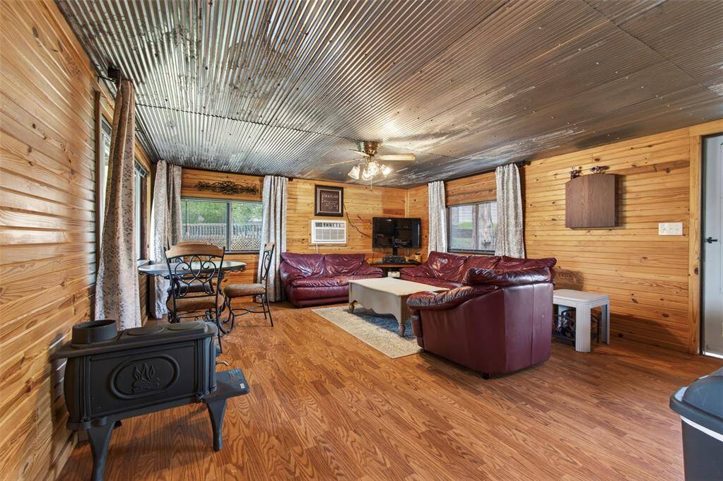 21360 E Tenth ST, Hinton, OK 73064