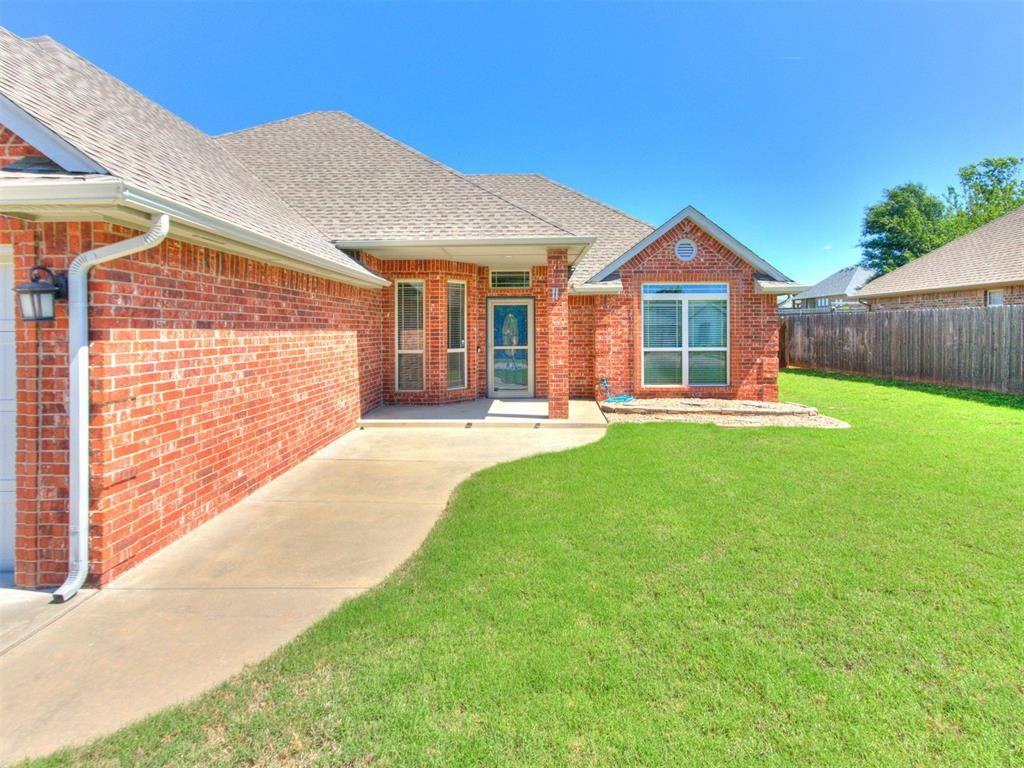 1059 Fox Run LN, Blanchard, OK 73010