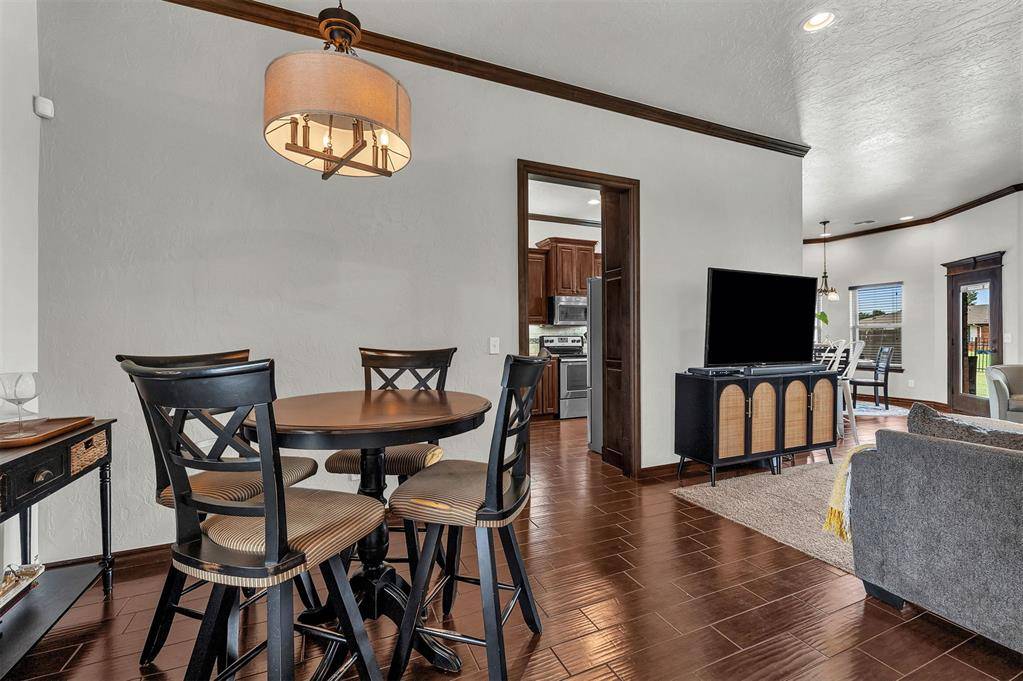 2570 Kadlan DR, El Reno, OK 73036