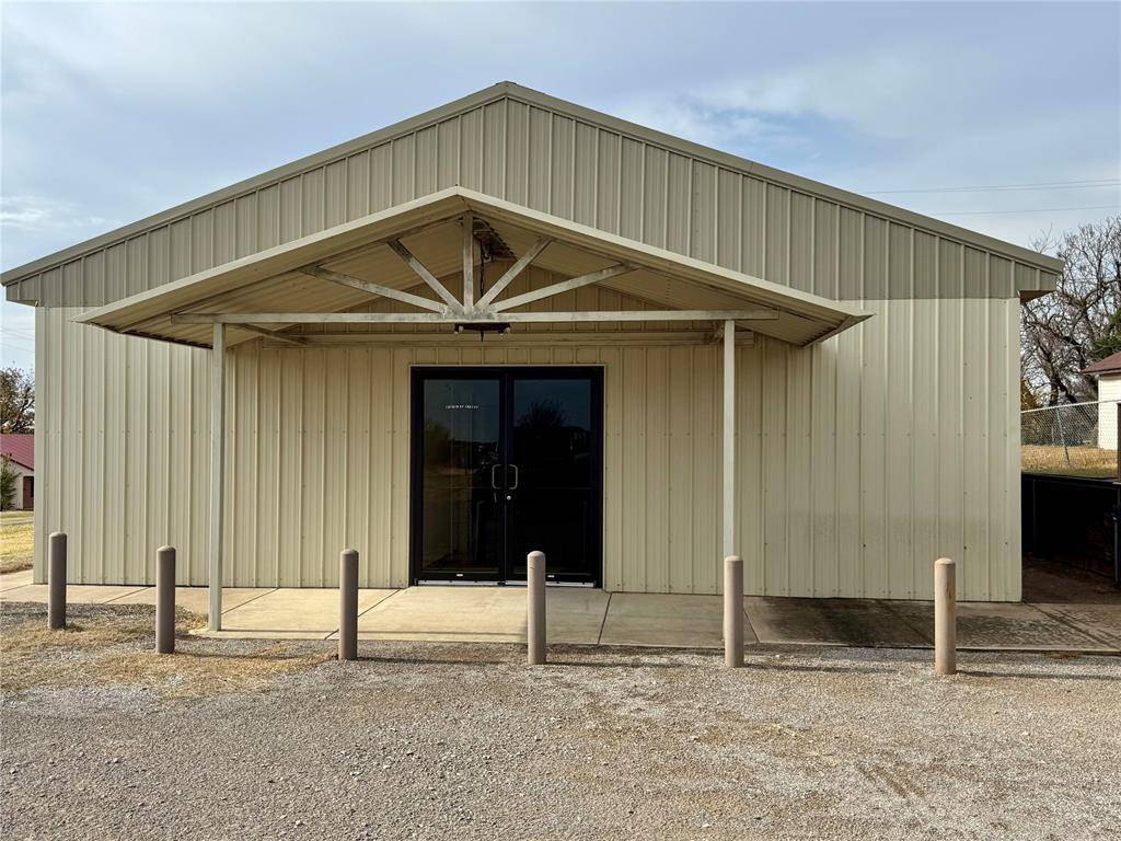 601 E 1st ST, Cement, OK 73017