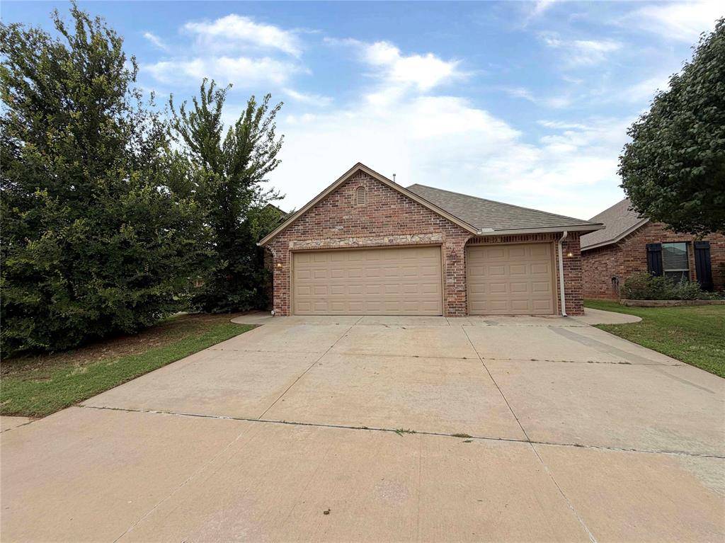 10900 SW 32nd TER, Yukon, OK 73099