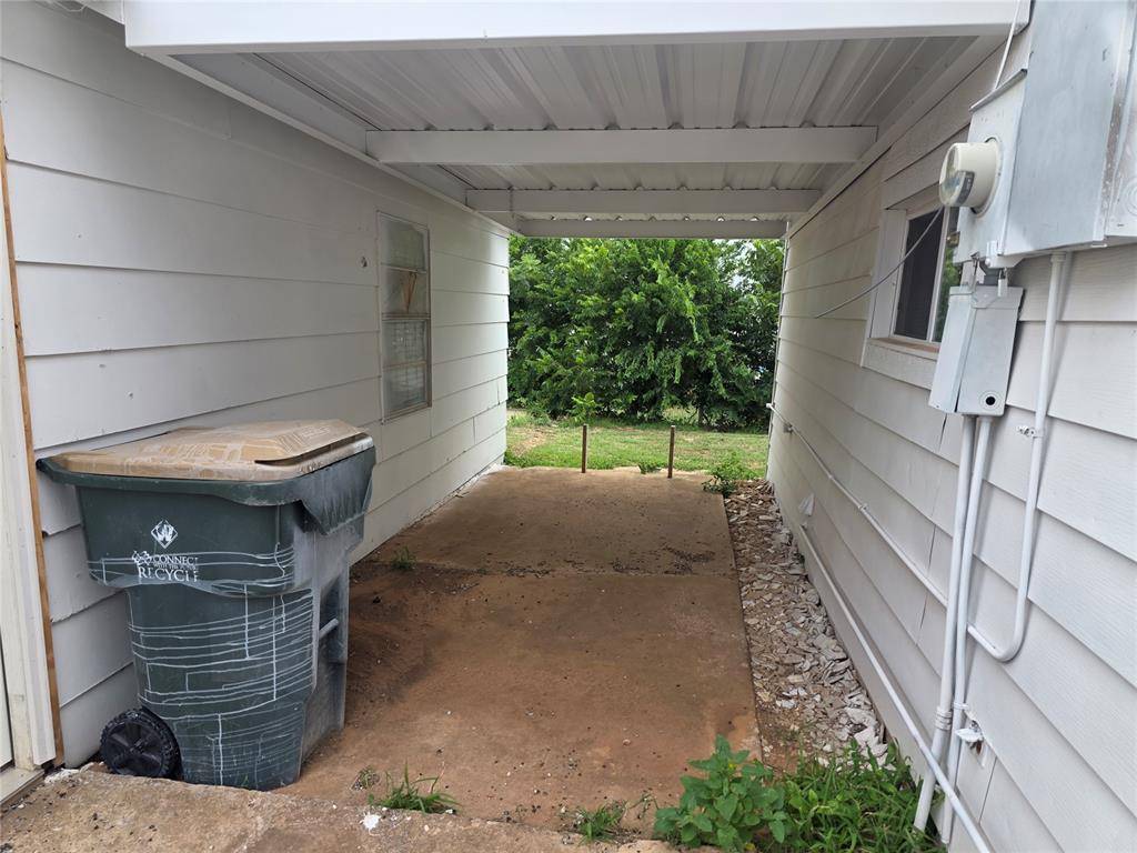 928 S 3rd ST, Chickasha, OK 73018