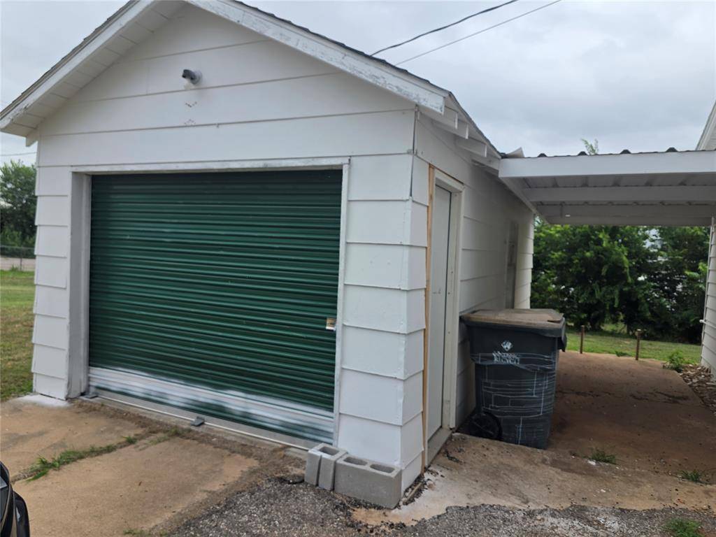 928 S 3rd ST, Chickasha, OK 73018
