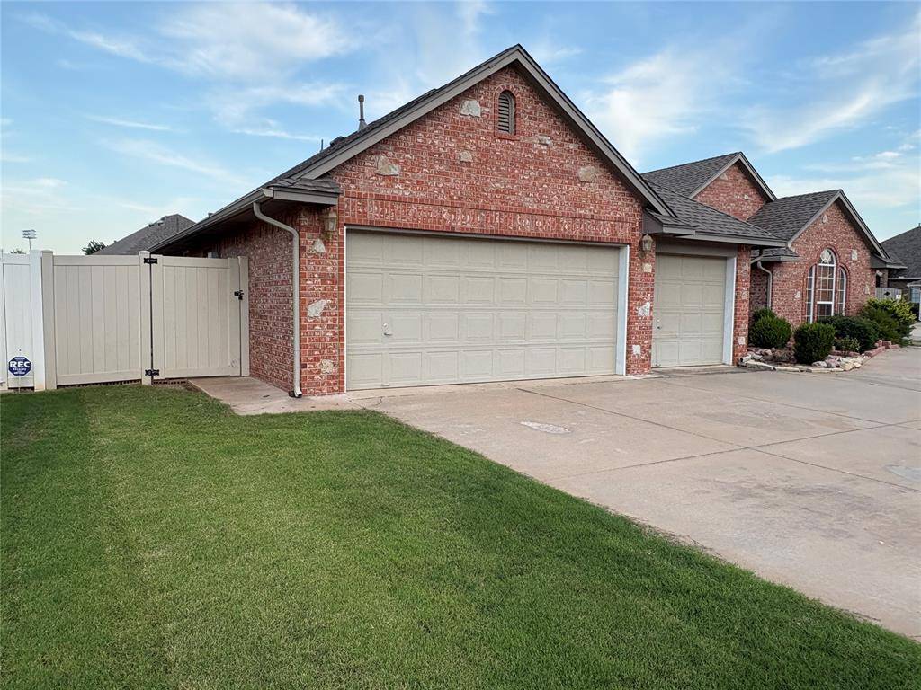 5612 Holly Brooke LN, Oklahoma City, OK 73135