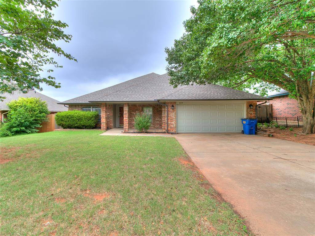329 E Twelve Oaks TER, Mustang, OK 73064