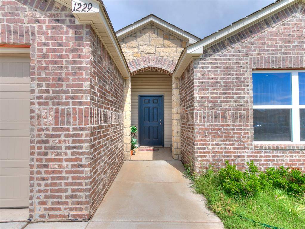 1229 Chuck Wagon DR, El Reno, OK 73036