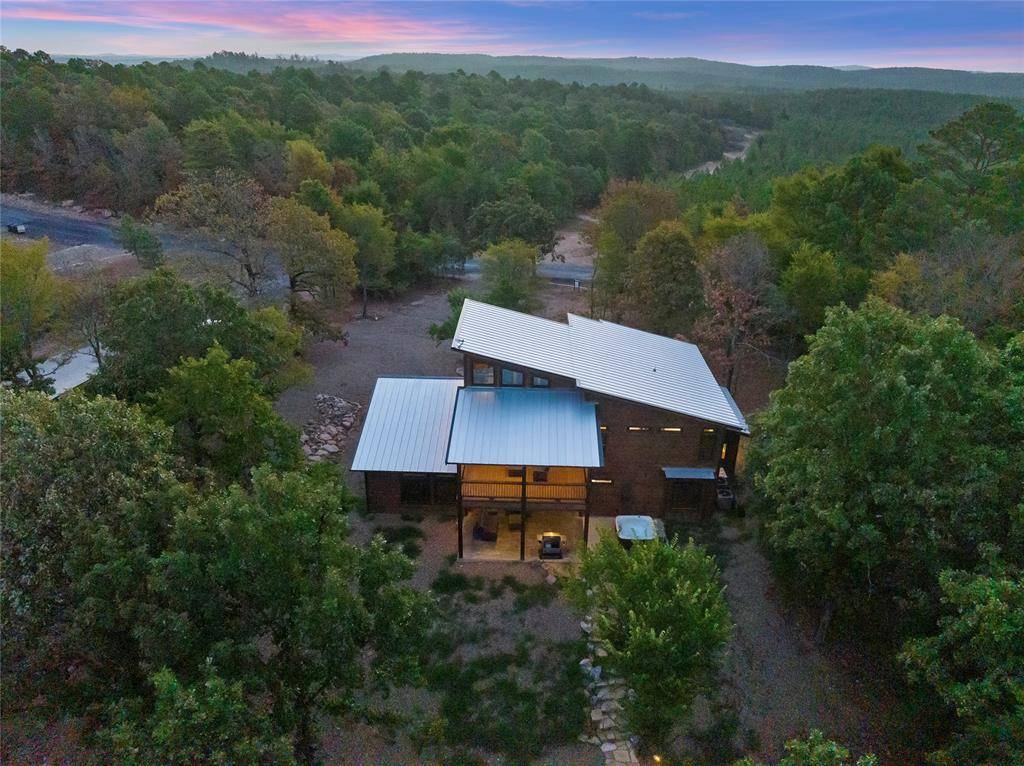 429 Woodland Bluff TRL, Broken Bow, OK 74728