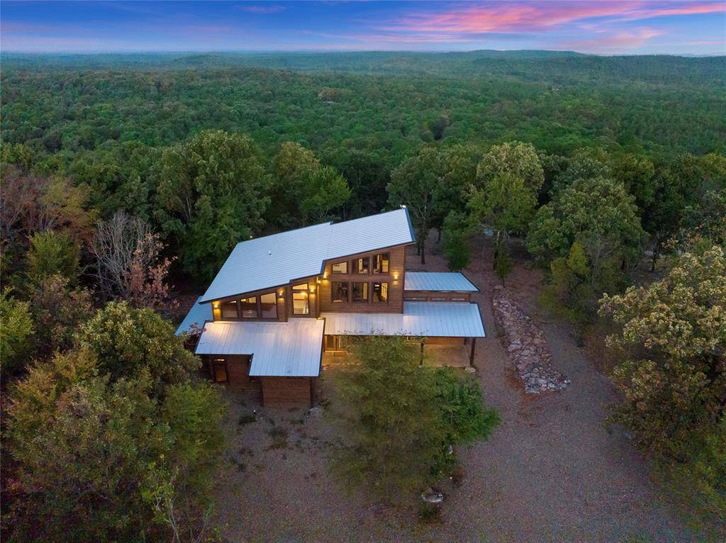 429 Woodland Bluff TRL, Broken Bow, OK 74728