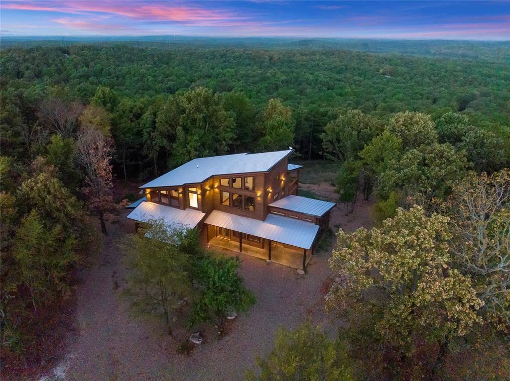 429 Woodland Bluff TRL, Broken Bow, OK 74728