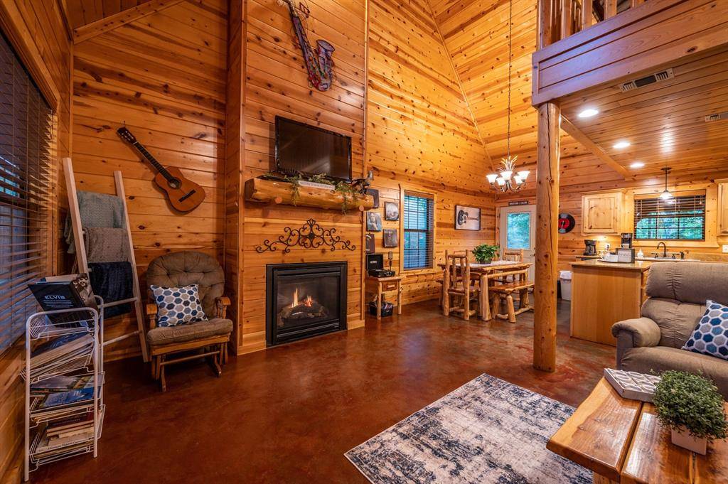 295 Dry Fly RD, Broken Bow, OK 74728
