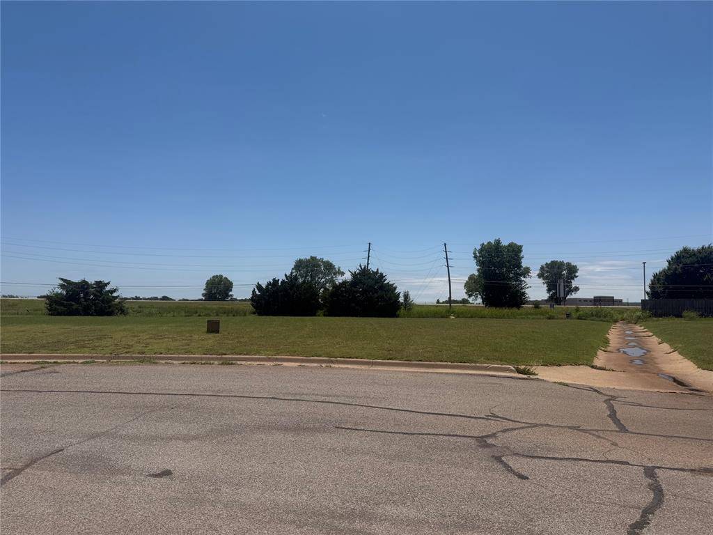 Willow ST, Elk City, OK 73644