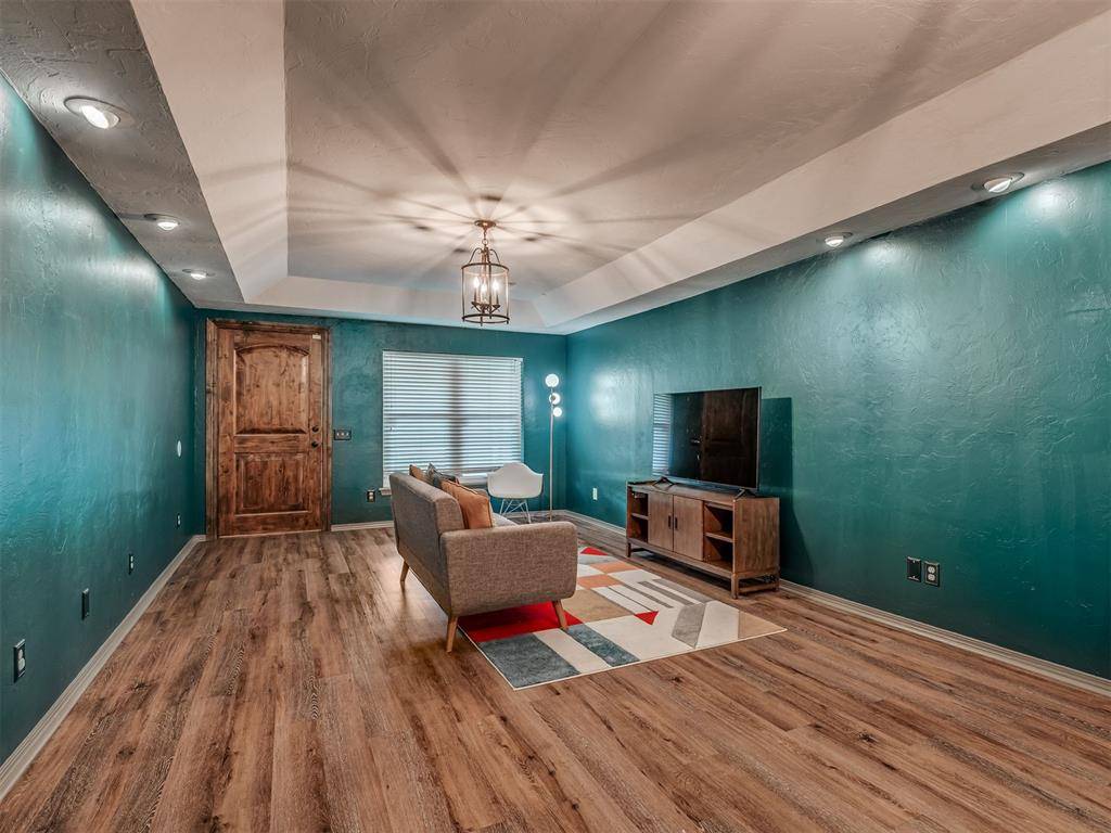 112 N Broadway ST, Crescent, OK 73028