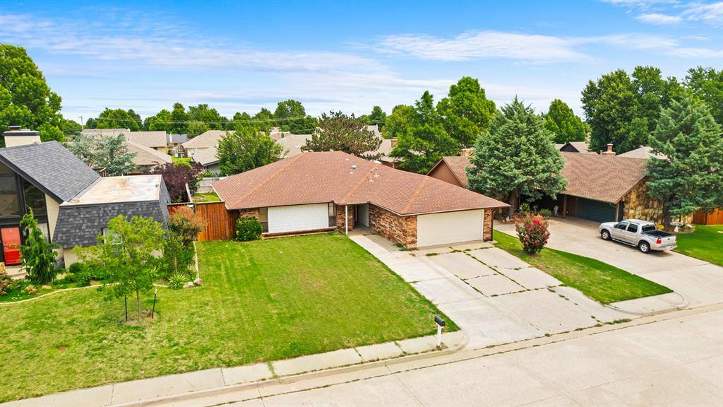 313 E Platt DR, Yukon, OK 73099