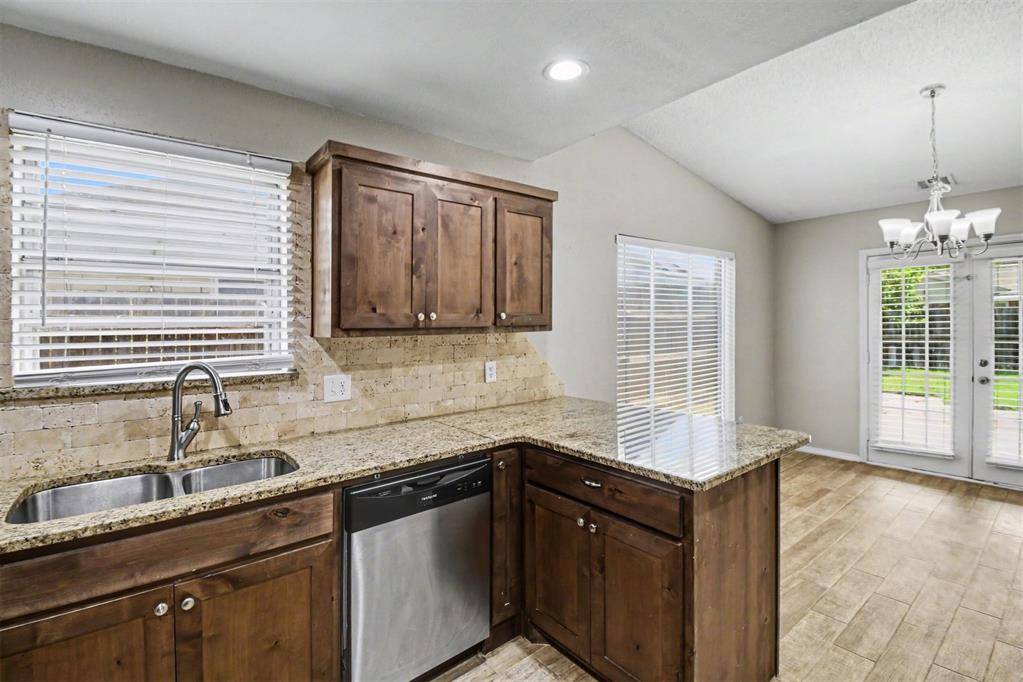 1508 W Hollyhead TER, Yukon, OK 73099